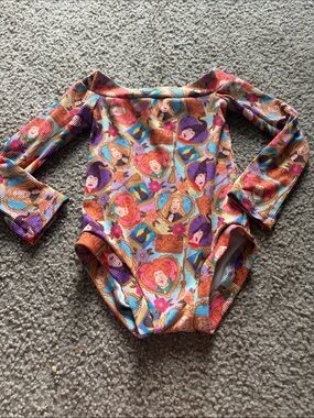 B9 Small Shop Halloween Hocus Pocus-Print Off the Shoulder Leo, 3t EUC